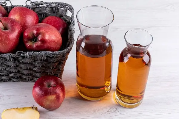 Apple Cider Vinegar - home remedies for dandruff