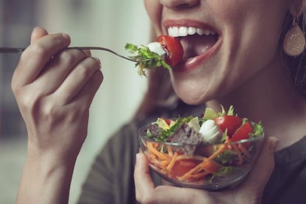 Chew Your Food properly - How to improve digestion naturally