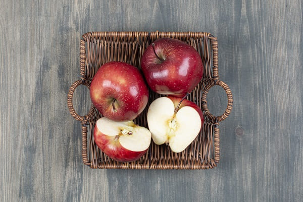 Apples - Foods to lower creatinine levels