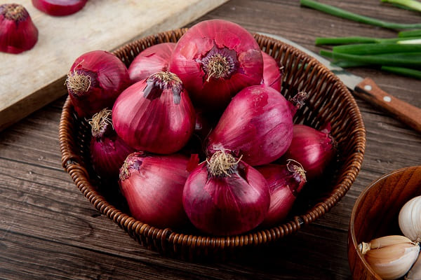 Onions - Foods to lower creatinine levels