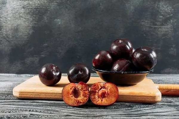 Black Plum - best fruits for diabetic